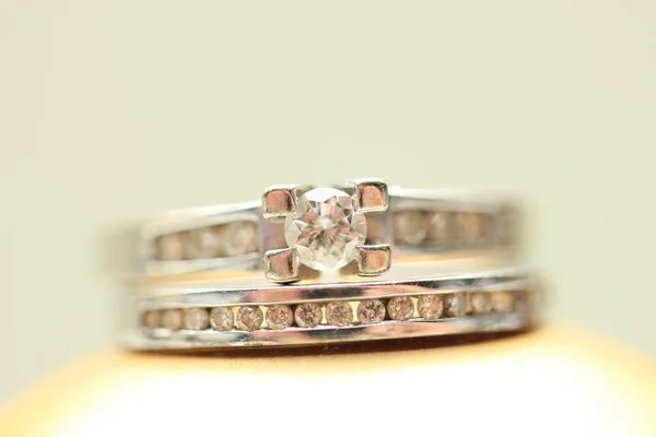 Diamond rings, wedding set