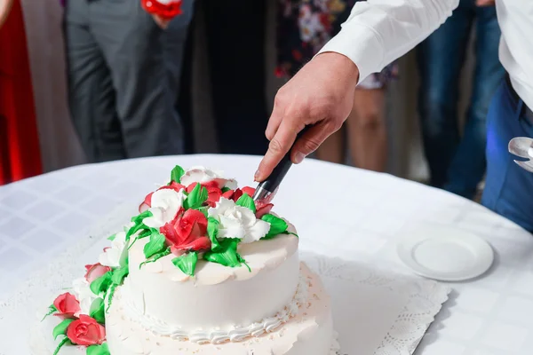 Wedding cake with red roses