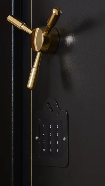 Safe door with dial pad