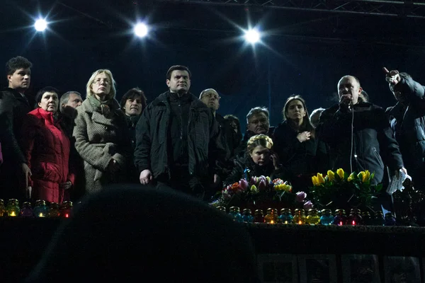 Tymoshenko addresses crowd on Independence Square in Kiev