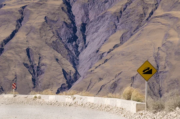 Steep descent sign