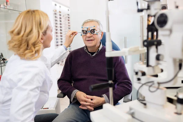 Optic specialists views eyesight to patient