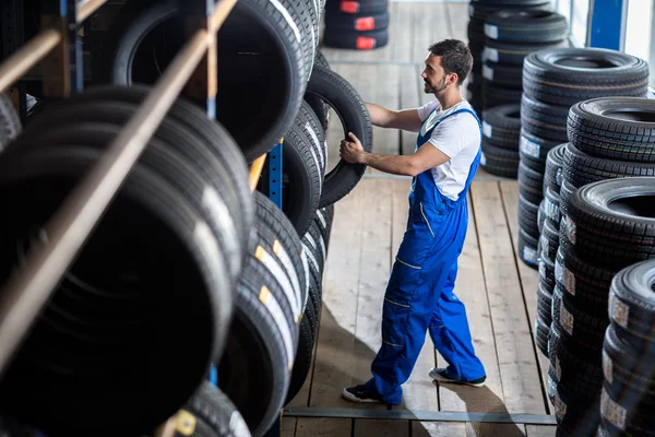 Auto mechanic choose tire for car