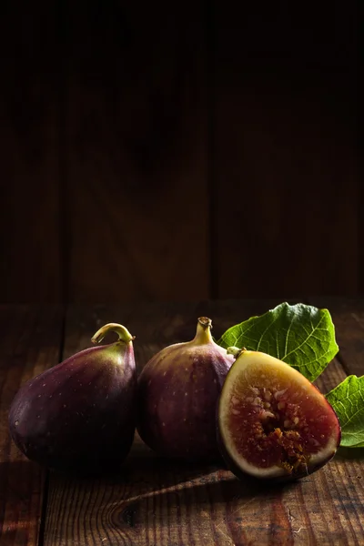 Close up view of fresh figs on color backclose up view of fresh figs on color backclose up view of fresh figs on color back