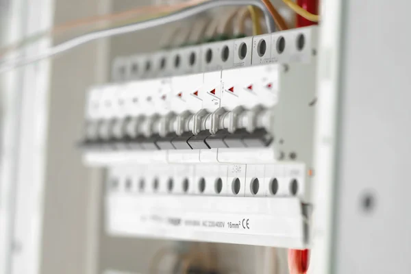 Wiring the electrical cabling switches