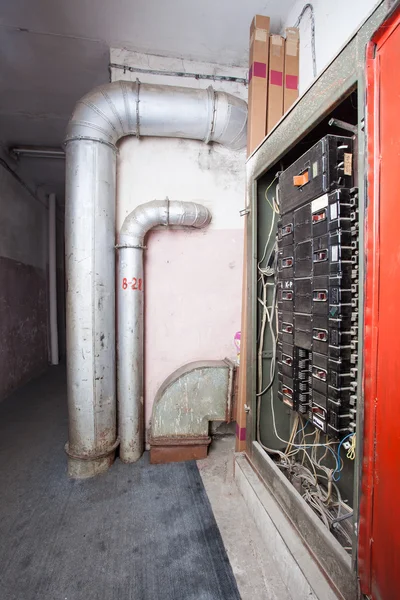 Opened electric switchboard