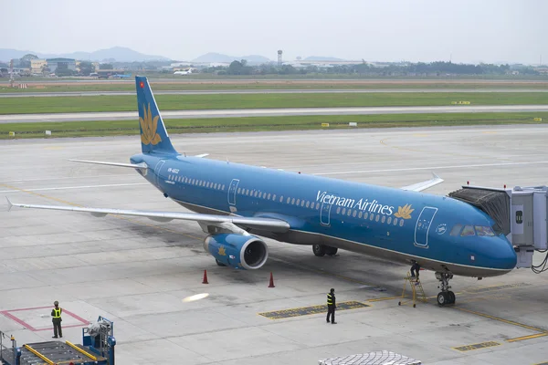 Airbus A321 (VN-A602) with Vietnam Airlines for the service at the Noi Bai airport, Hanoi