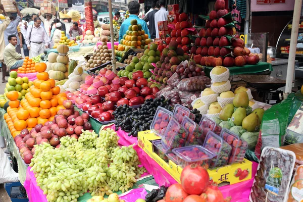 Asian farmer\'s market selling fresh fruits, Kolkata, India