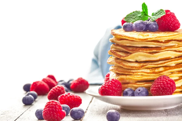 Pancakes with berries - 图库照片genious2000