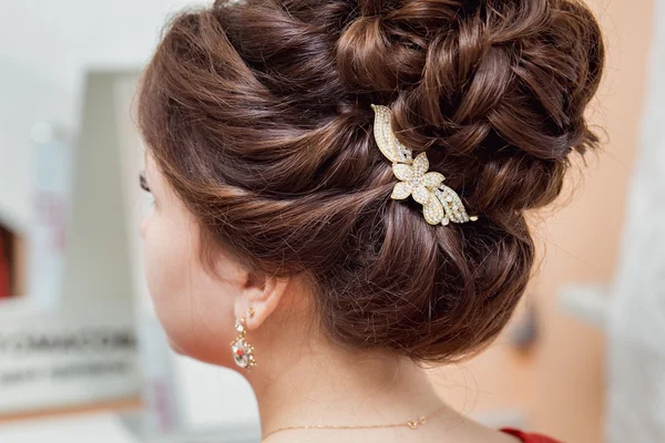 Bridal hairstyle with vintage style hair accessories.