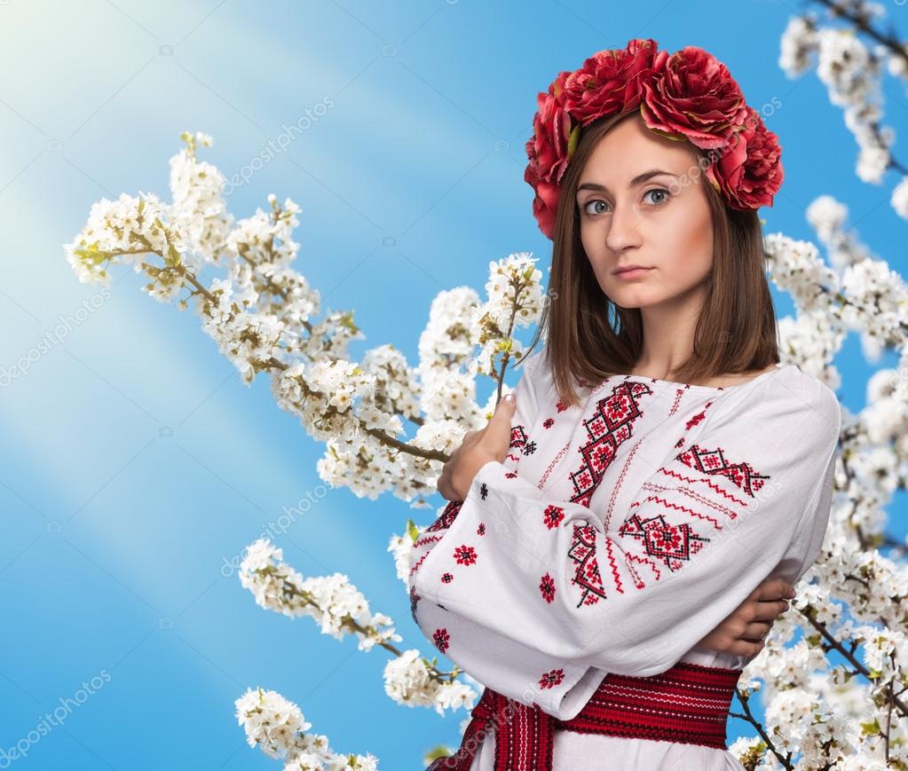 Девушка украинка в национальном костюме фото Девушка украинка в национальном костюме фото