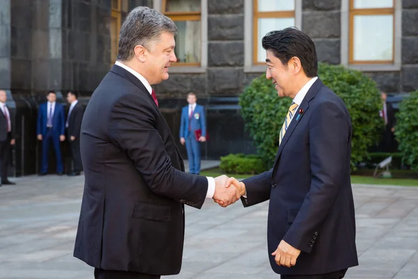 Shinzo Abe and Petro Poroshenko