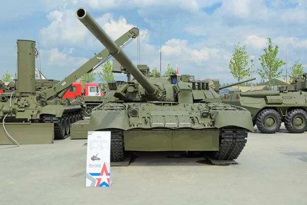 Russian gun-missle main battle tank