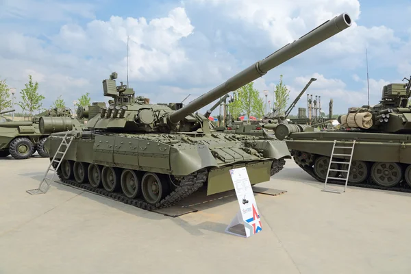 T-80 gun-missle main battle tank