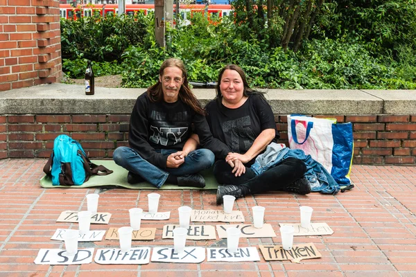 Homeless couple is asking for support