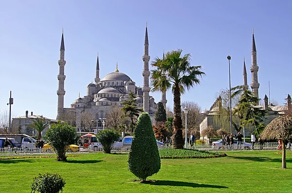 Sultan Ahmed Mosque (Blue Mosque) and tourists in Istanbul, Turkey