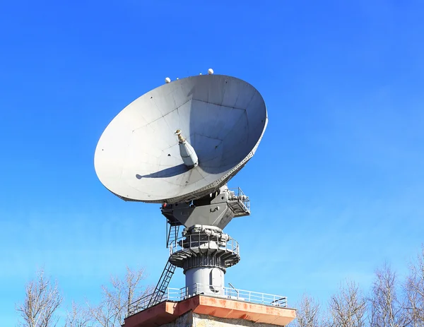 Parabolic antenna satellite communications