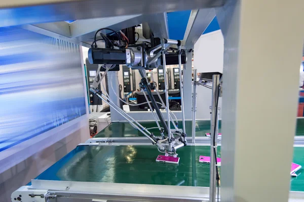 Industrial robot working in factory,Conveyor Tracking Controler