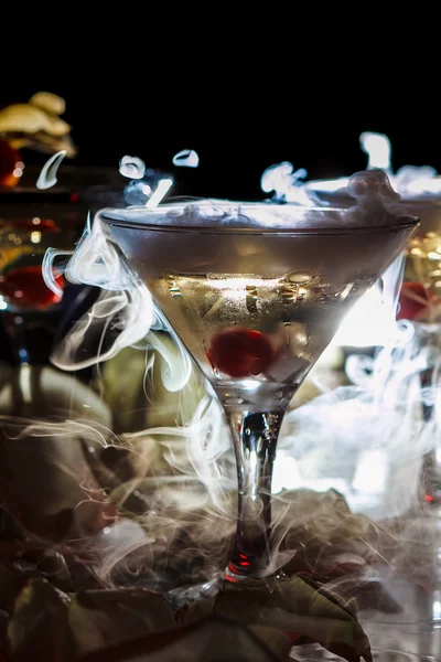 Drink in glasses with the effect of dry ice