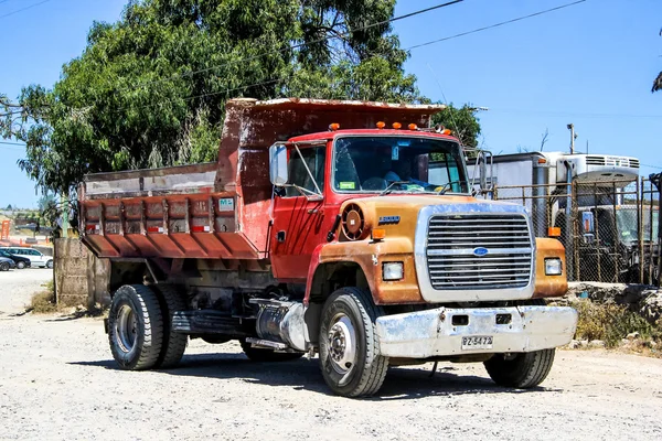 Dump truck Ford L8000