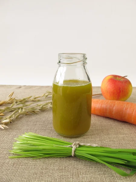 Green smoothie with oat grass, carrots and apple