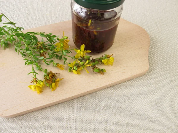 Maceration from St. John\'s wort flowers in olive oil