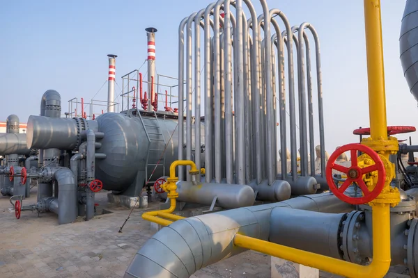 Equipment and pipeline in oil refinery