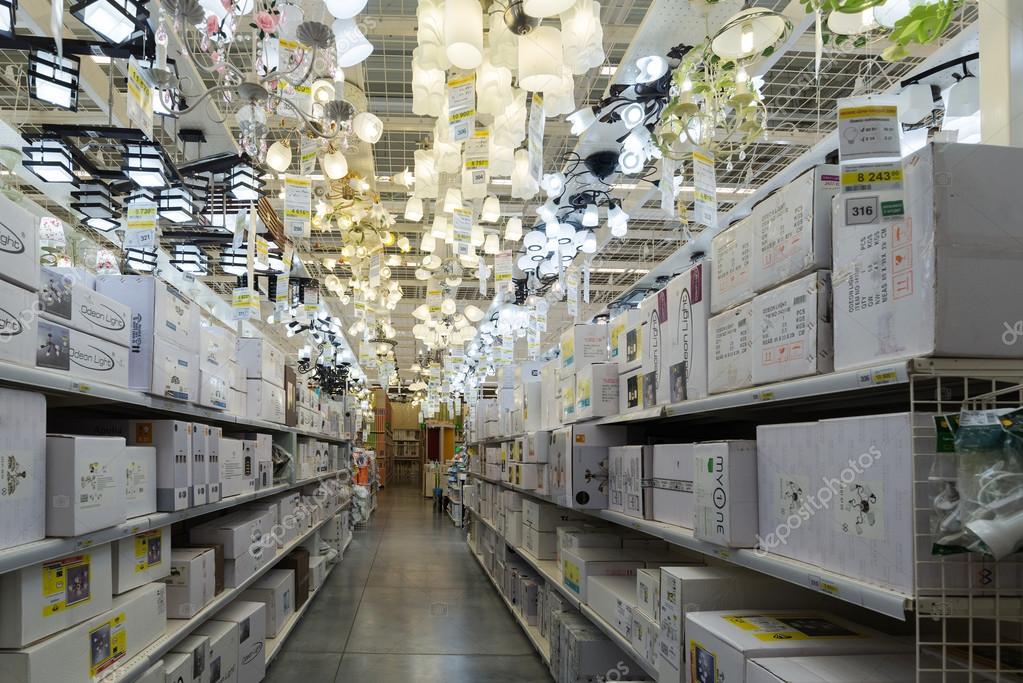 Moscú, rusia 03 de marzo de 2015 lámparas de la tienda de leroy ...