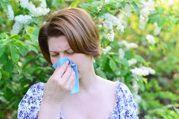 Adult female with allergic rhinitis about bird cherry blossoms