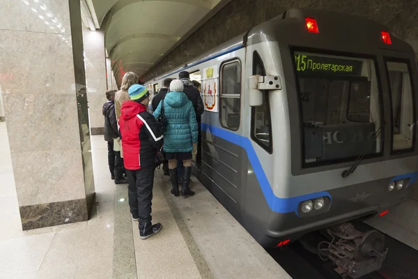 Nizhny Novgorod, RUSSIA - 02.11.2015. people come to train at the station Gorkovskaya