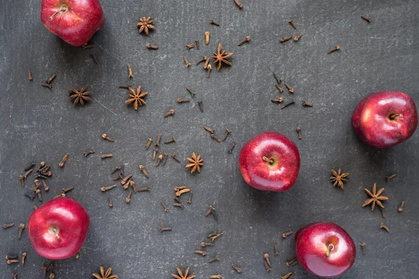 Five red apples, star anise and cloves