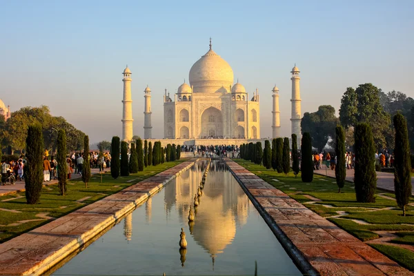 Tourists near Taj Mahal