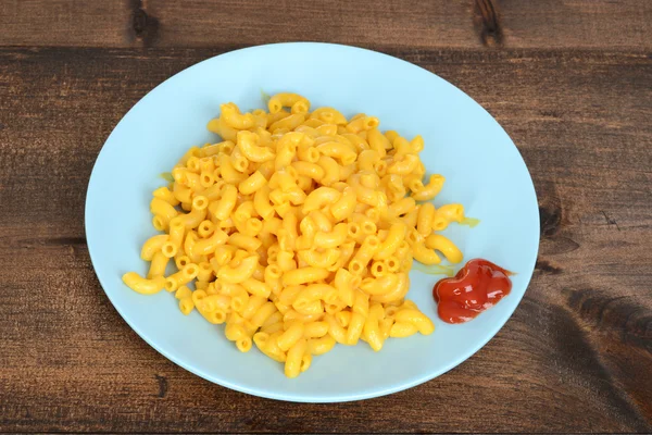 Top view macaroni and cheese with blue plate