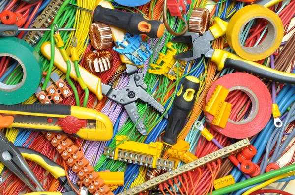 Electrical component kit to use in electrical installations