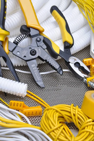 Tools and component for electrical installation