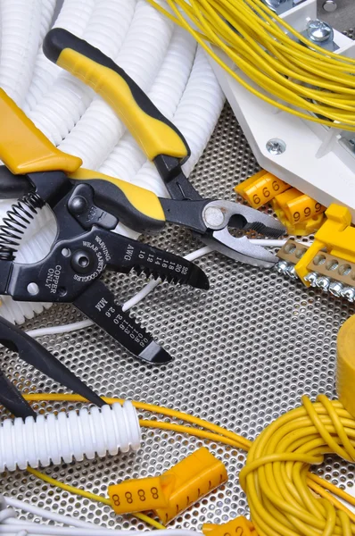 Tools and component for electrical installation