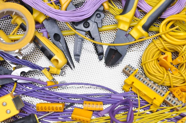 Tools and component for electrical installation