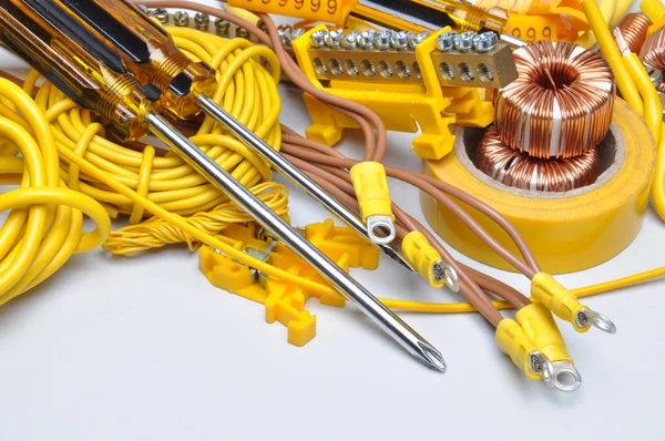 Tools and component for electrical installation