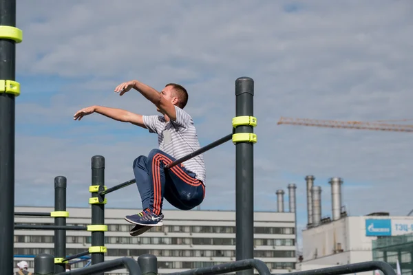 Man practice street workout