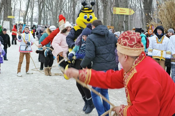 Folklore group entertains guests Fair