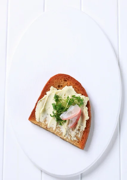 Crispy bread with cheese spread and cress