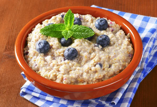 Whole grain oat porridge