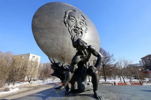 The monument of Ho Chi Minh (was erected at 18th May of 1990) in Moscow, Russia.  The authors of the monument are sculptor V.E. Tsigal and architect R.G. Kananin