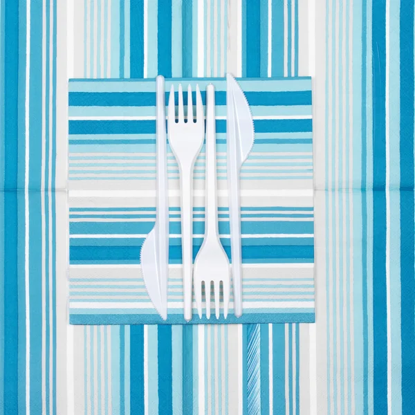 Disposable cutlery set