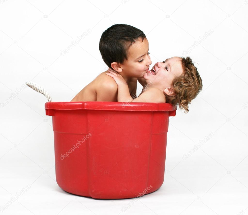 Дети Занимаются В Ванне Секс