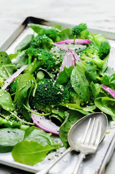 Green salad with seeds and broccoli