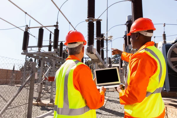 Electricians with laptop