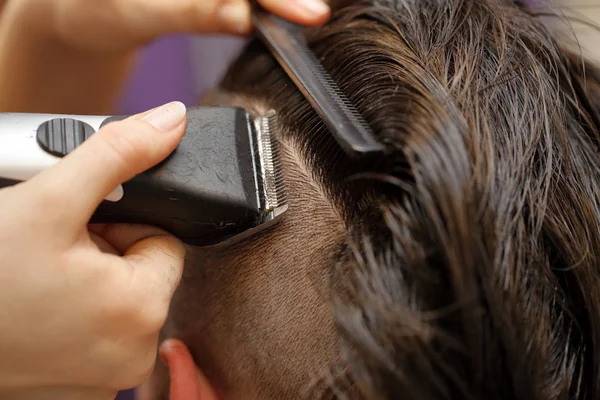 Barber shaving hair by electric trimmer