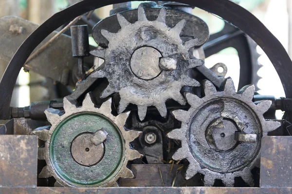 Retro gearings wheels to extract sugar from cane, Venezuela