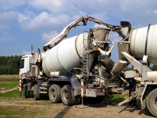 Pouring concrete mixer with pump without pump mixer